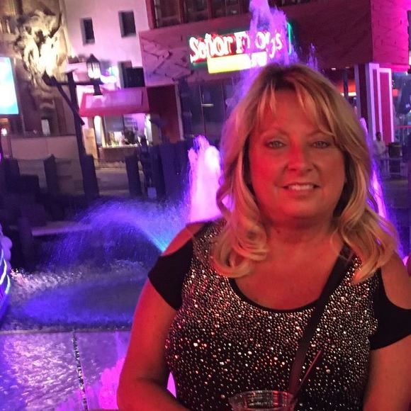 Meet your Posher, Liz - Picture 1 of 1